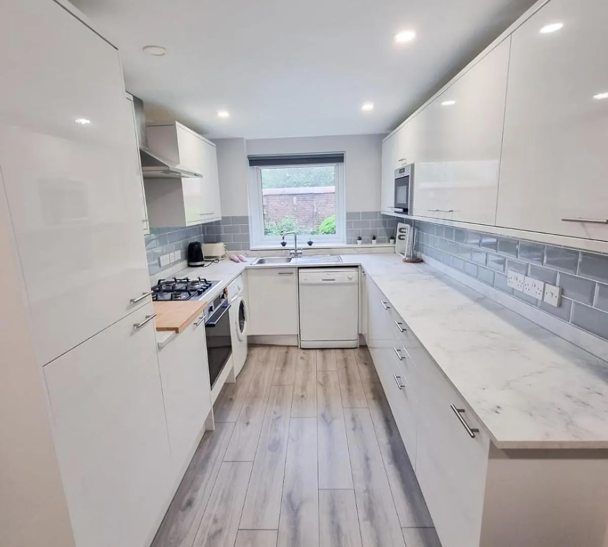 Westfield 2 Bedroom Apartment - Edinburgh 0*,