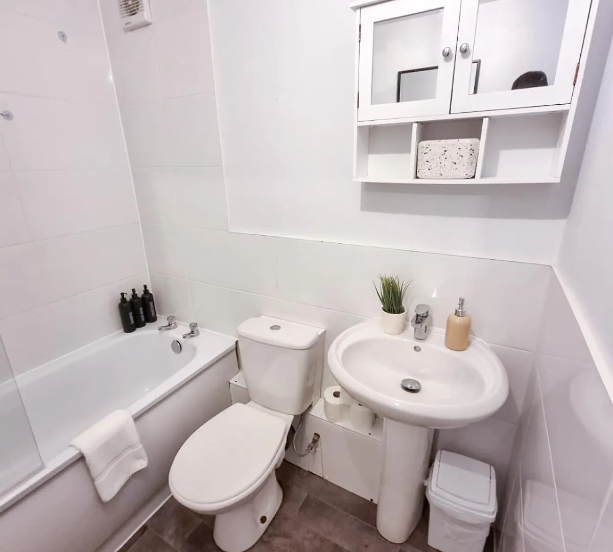 Westfield 2 Bedroom Apartment - Edinburgh
