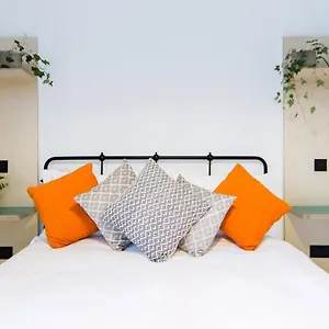  Appartement The Plywood Flat, Modern Style In A Traditional Tenement